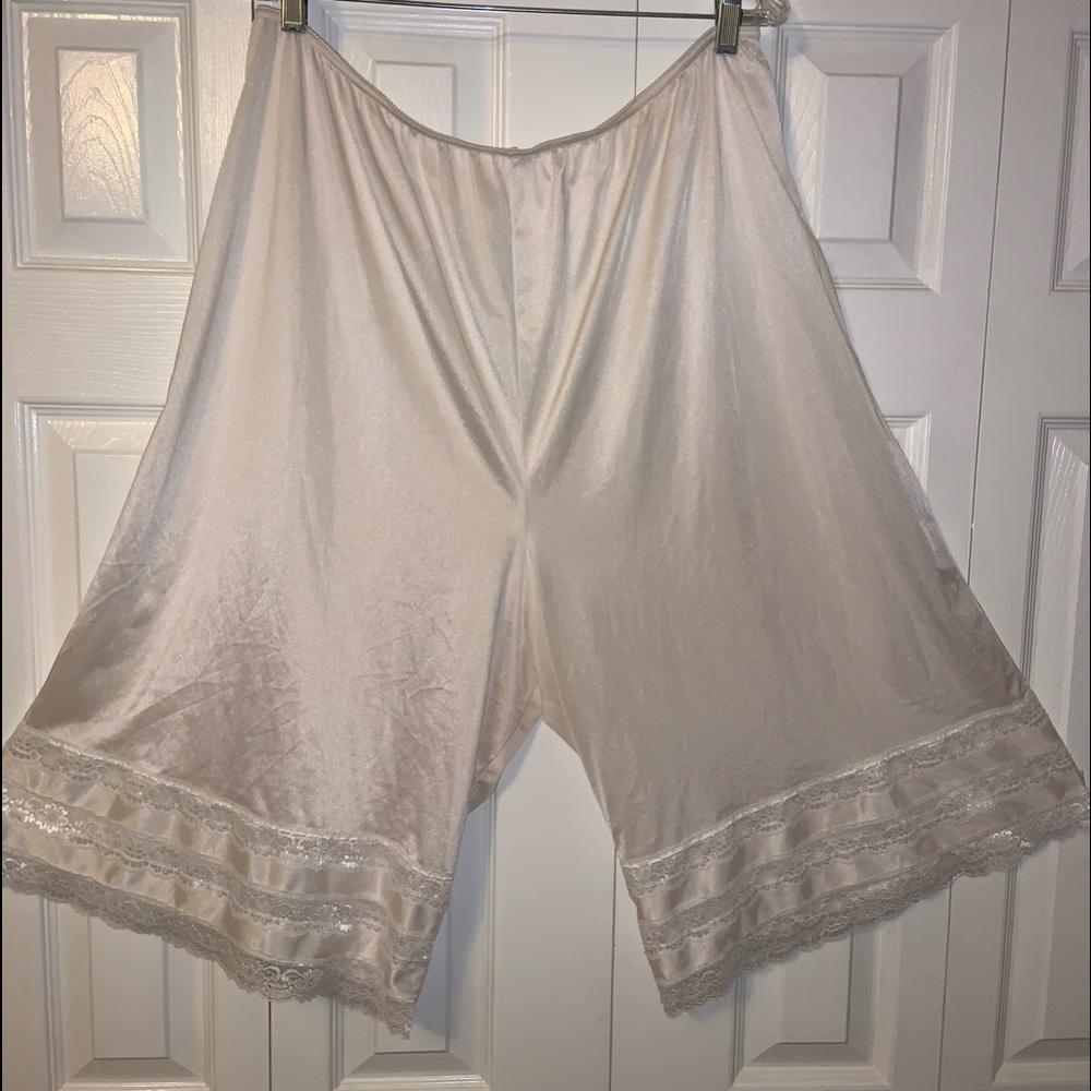 Velrose Lingerie Women’s 2X Silky Cream Lace Nylon Pantaloons Petti Pants Slip